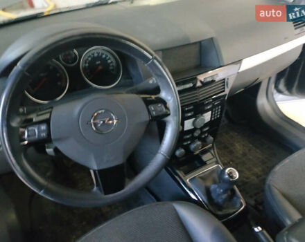 Серый Опель Астра, объемом двигателя 1.7 л и пробегом 215 тыс. км за 5800 $, фото 1 на Automoto.ua