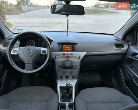 Опель Астра 2010 в Полтаве на Automoto.ua Серый Опель Астра, объемом двигателя 1.6 л и пробегом 143 тыс. км за 6500 $, фото 132 на Automoto.ua