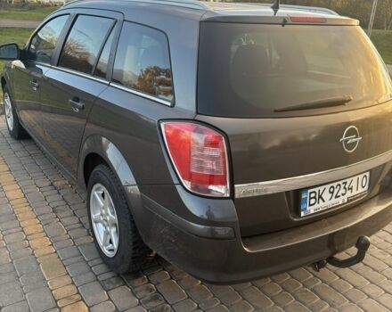 Серый Опель Астра, объемом двигателя 1.7 л и пробегом 282 тыс. км за 5350 $, фото 4 на Automoto.ua