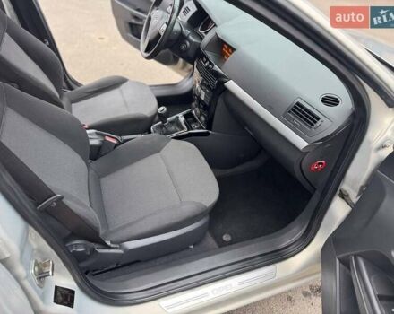 Серый Опель Астра, объемом двигателя 1.6 л и пробегом 173 тыс. км за 5300 $, фото 4 на Automoto.ua