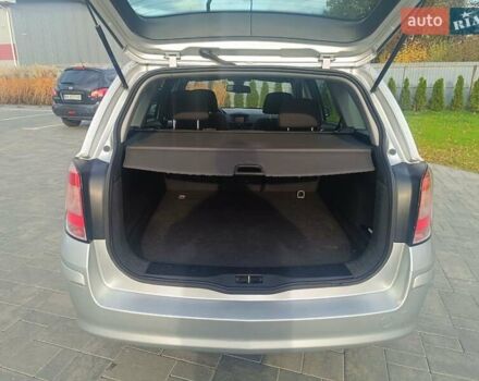 Опель Астра 2010 в Луцке на Automoto.ua Серый Опель Астра, объемом двигателя 1.6 л и пробегом 175 тыс. км за 5500 $, фото 7 на Automoto.ua