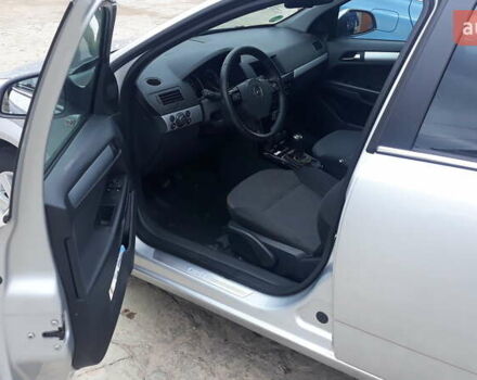 Серый Опель Астра, объемом двигателя 1.7 л и пробегом 275 тыс. км за 5800 $, фото 15 на Automoto.ua