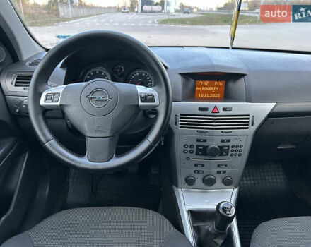 Опель Астра 2010 в Полтаве на Automoto.ua Серый Опель Астра, объемом двигателя 1.6 л и пробегом 143 тыс. км за 6500 $, фото 17 на Automoto.ua