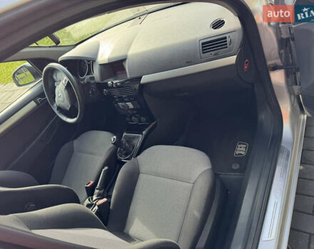 Серый Опель Астра, объемом двигателя 1.7 л и пробегом 255 тыс. км за 5800 $, фото 32 на Automoto.ua