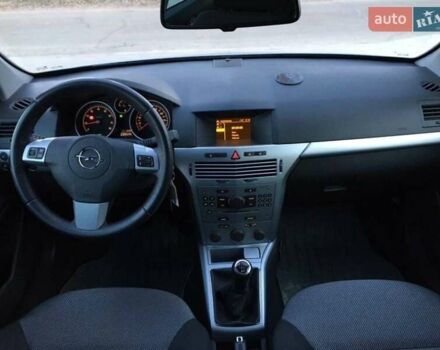 Опель Астра 2010 в Ровно на Automoto.ua Серый Опель Астра, объемом двигателя 1.6 л и пробегом 245 тыс. км за 6300 $, фото 5 на Automoto.ua