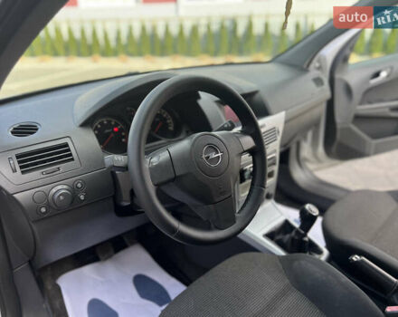 Серый Опель Астра, объемом двигателя 1.6 л и пробегом 231 тыс. км за 4950 $, фото 12 на Automoto.ua