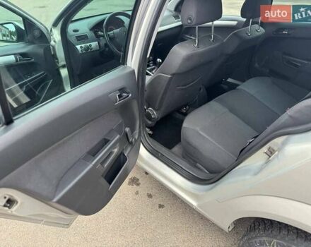 Серый Опель Астра, объемом двигателя 1.6 л и пробегом 173 тыс. км за 5300 $, фото 2 на Automoto.ua