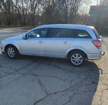 Серый Опель Астра, объемом двигателя 1.6 л и пробегом 260 тыс. км за 5000 $, фото 5 на Automoto.ua