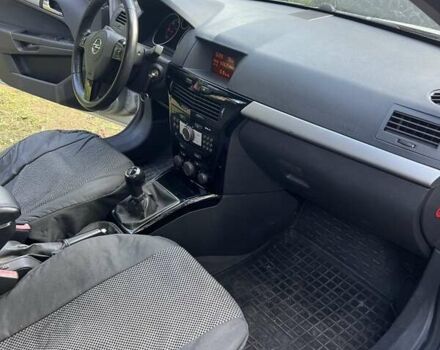 Серый Опель Астра, объемом двигателя 1.69 л и пробегом 205 тыс. км за 6100 $, фото 19 на Automoto.ua