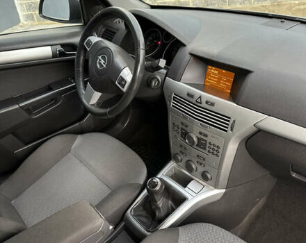 Серый Опель Астра, объемом двигателя 1.6 л и пробегом 224 тыс. км за 5500 $, фото 30 на Automoto.ua