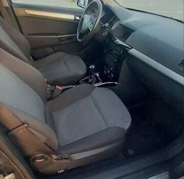 Серый Опель Астра, объемом двигателя 1.6 л и пробегом 173 тыс. км за 6550 $, фото 10 на Automoto.ua