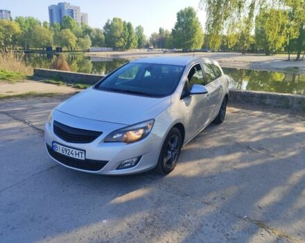 Серый Опель Астра, объемом двигателя 1.7 л и пробегом 249 тыс. км за 7100 $, фото 6 на Automoto.ua