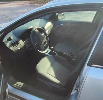 Серый Опель Астра, объемом двигателя 1.6 л и пробегом 260 тыс. км за 5000 $, фото 2 на Automoto.ua