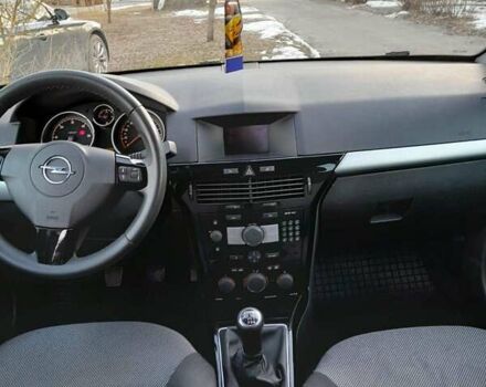Серый Опель Астра, объемом двигателя 1.7 л и пробегом 196 тыс. км за 6200 $, фото 7 на Automoto.ua