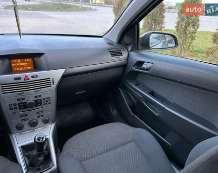 Опель Астра 2010 в Полтаве на Automoto.ua Серый Опель Астра, объемом двигателя 1.6 л и пробегом 143 тыс. км за 6500 $, фото 52 на Automoto.ua