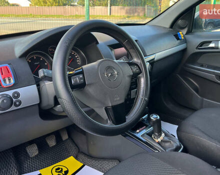Серый Опель Астра, объемом двигателя 1.69 л и пробегом 260 тыс. км за 5300 $, фото 7 на Automoto.ua