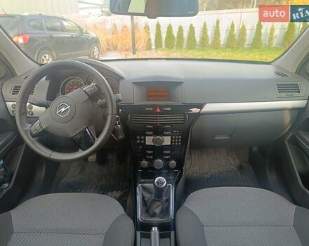 Опель Астра 2010 в Луцке на Automoto.ua Серый Опель Астра, объемом двигателя 1.6 л и пробегом 175 тыс. км за 5500 $, фото 11 на Automoto.ua