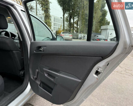 Опель Астра 2010 у Вінниці на Automoto.ua Сірий Опель Астра, об'ємом двигуна 0 л та пробігом 210 тис. км за 5600 $, фото 44 на Automoto.ua