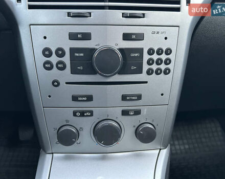 Опель Астра 2010 в Полтаве на Automoto.ua Серый Опель Астра, объемом двигателя 1.6 л и пробегом 143 тыс. км за 6500 $, фото 19 на Automoto.ua