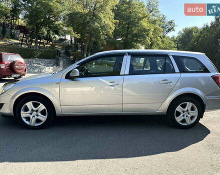 Серый Опель Астра, объемом двигателя 1.7 л и пробегом 220 тыс. км за 8700 $, фото 6 на Automoto.ua