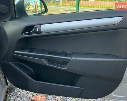 Серый Опель Астра, объемом двигателя 1.69 л и пробегом 260 тыс. км за 5300 $, фото 26 на Automoto.ua