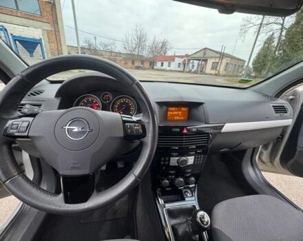 Серый Опель Астра, объемом двигателя 1.6 л и пробегом 170 тыс. км за 5300 $, фото 6 на Automoto.ua