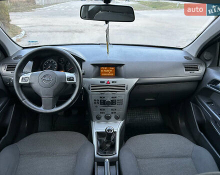 Опель Астра 2010 в Полтаве на Automoto.ua Серый Опель Астра, объемом двигателя 1.6 л и пробегом 143 тыс. км за 6500 $, фото 137 на Automoto.ua