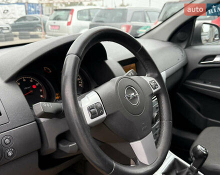 Опель Астра 2010 у Вінниці на Automoto.ua Сірий Опель Астра, об'ємом двигуна 0 л та пробігом 210 тис. км за 5600 $, фото 25 на Automoto.ua