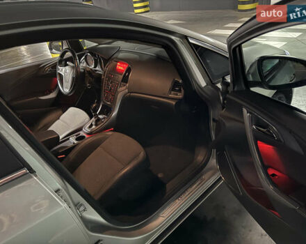 Серый Опель Астра, объемом двигателя 1.4 л и пробегом 243 тыс. км за 7800 $, фото 9 на Automoto.ua