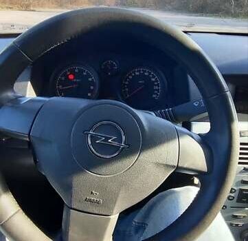 Серый Опель Астра, объемом двигателя 1.6 л и пробегом 260 тыс. км за 5000 $, фото 1 на Automoto.ua