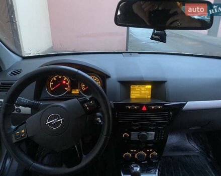 Серый Опель Астра, объемом двигателя 1.7 л и пробегом 295 тыс. км за 5500 $, фото 5 на Automoto.ua