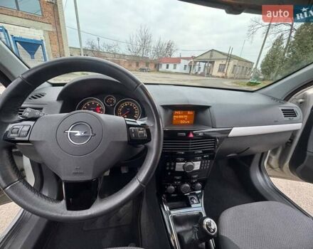 Серый Опель Астра, объемом двигателя 1.6 л и пробегом 173 тыс. км за 5300 $, фото 3 на Automoto.ua