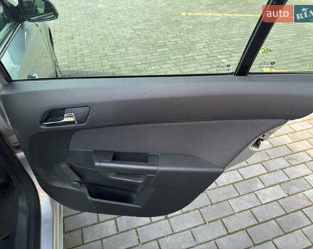 Серый Опель Астра, объемом двигателя 1.7 л и пробегом 255 тыс. км за 5800 $, фото 29 на Automoto.ua