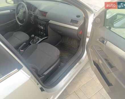 Опель Астра 2010 в Луцке на Automoto.ua Серый Опель Астра, объемом двигателя 1.6 л и пробегом 175 тыс. км за 5500 $, фото 1 на Automoto.ua