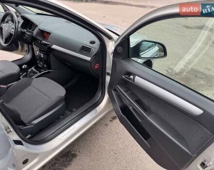 Серый Опель Астра, объемом двигателя 1.6 л и пробегом 173 тыс. км за 5300 $, фото 5 на Automoto.ua