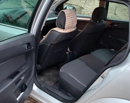 Серый Опель Астра, объемом двигателя 1.7 л и пробегом 300 тыс. км за 6000 $, фото 19 на Automoto.ua