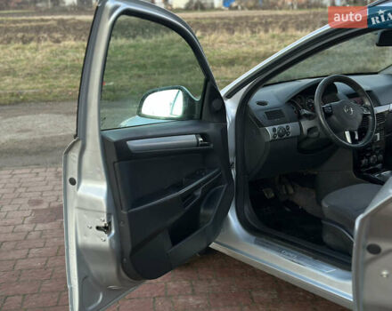 Серый Опель Астра, объемом двигателя 1.69 л и пробегом 245 тыс. км за 5800 $, фото 13 на Automoto.ua