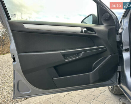 Серый Опель Астра, объемом двигателя 1.6 л и пробегом 224 тыс. км за 5500 $, фото 37 на Automoto.ua