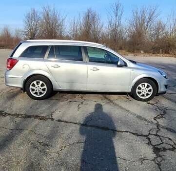 Серый Опель Астра, объемом двигателя 1.6 л и пробегом 260 тыс. км за 5000 $, фото 10 на Automoto.ua