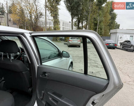 Опель Астра 2010 у Вінниці на Automoto.ua Сірий Опель Астра, об'ємом двигуна 0 л та пробігом 210 тис. км за 5600 $, фото 43 на Automoto.ua