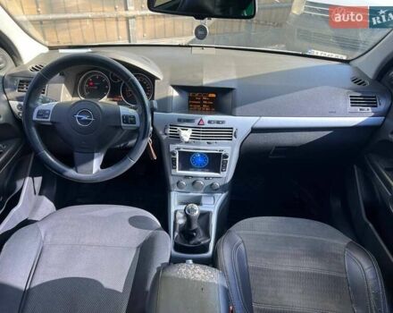 Опель Астра 2010 в Киеве на Automoto.ua Серый Опель Астра, объемом двигателя 1.69 л и пробегом 306 тыс. км за 5990 $, фото 12 на Automoto.ua