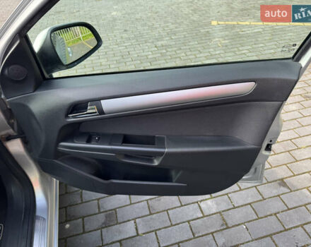 Серый Опель Астра, объемом двигателя 1.7 л и пробегом 255 тыс. км за 5800 $, фото 31 на Automoto.ua