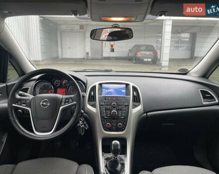 Серый Опель Астра, объемом двигателя 1.7 л и пробегом 228 тыс. км за 7400 $, фото 9 на Automoto.ua