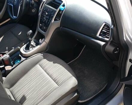 Серый Опель Астра, объемом двигателя 1.7 л и пробегом 210 тыс. км за 7000 $, фото 11 на Automoto.ua