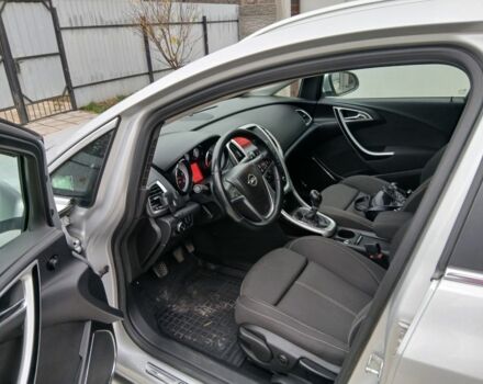 Серый Опель Астра, объемом двигателя 1.7 л и пробегом 266 тыс. км за 7500 $, фото 7 на Automoto.ua