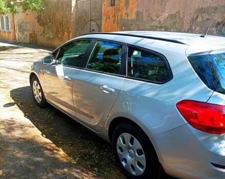 Серый Опель Астра, объемом двигателя 1.7 л и пробегом 238 тыс. км за 7400 $, фото 3 на Automoto.ua