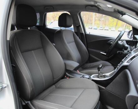 Серый Опель Астра, объемом двигателя 1.7 л и пробегом 233 тыс. км за 7800 $, фото 9 на Automoto.ua