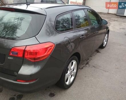 Серый Опель Астра, объемом двигателя 1.7 л и пробегом 204 тыс. км за 7600 $, фото 4 на Automoto.ua