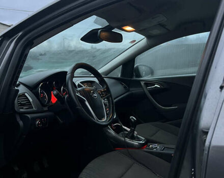 Серый Опель Астра, объемом двигателя 1.7 л и пробегом 287 тыс. км за 6500 $, фото 7 на Automoto.ua