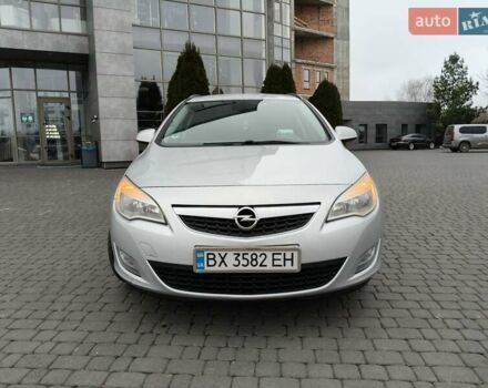 Серый Опель Астра, объемом двигателя 1.7 л и пробегом 276 тыс. км за 6500 $, фото 10 на Automoto.ua